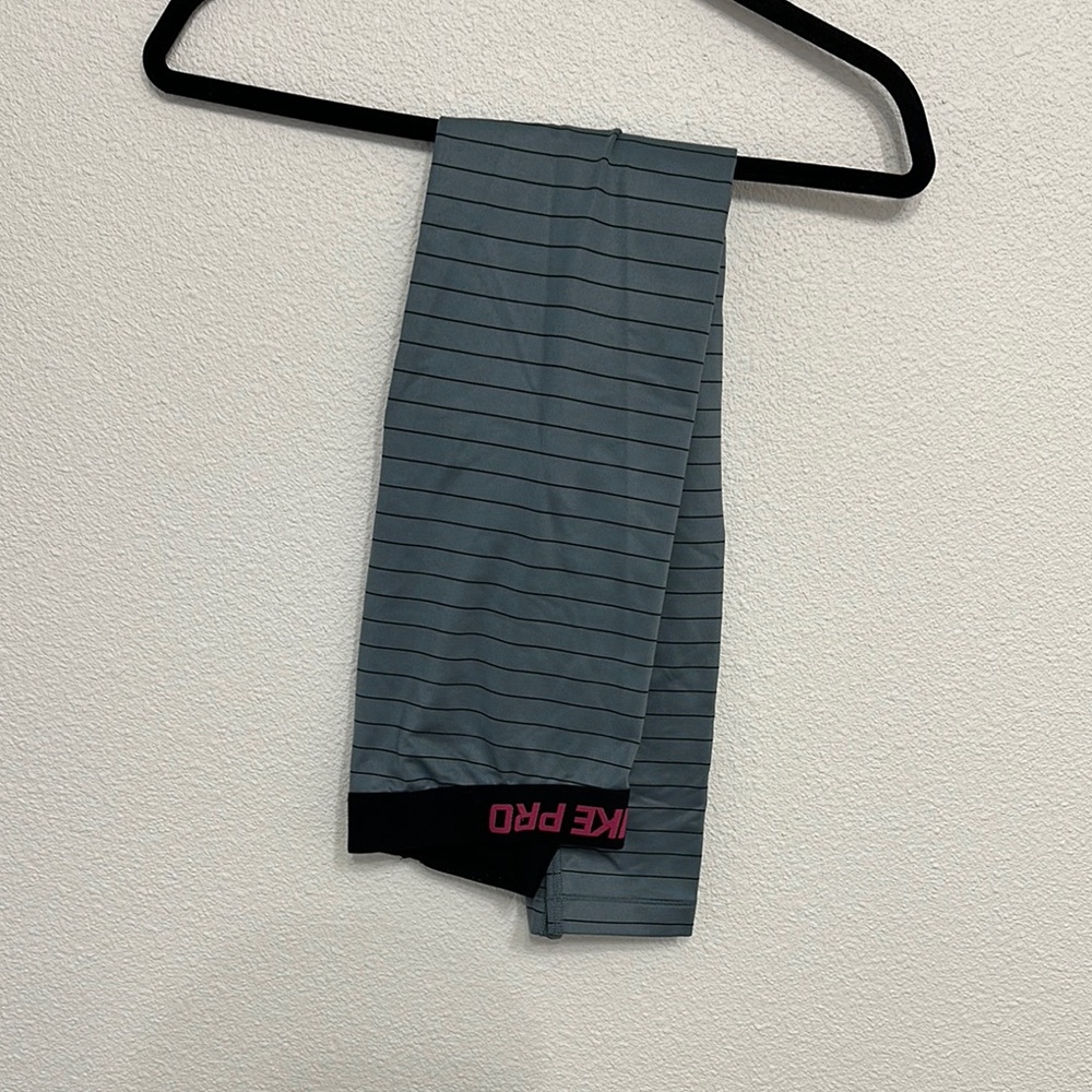Nike women Striped Gray thermal layering leggings (warm!)